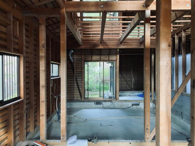リノベ

見慣れたこの解体後の景色。

建てた当時の職人さんの腕、性格、空気感が伝わってきます。
完成楽しみだーー。

with @nbyktyd 

#まるよし建築
#まるよしリノベ

#古民家リノベーション
#丸太梁#化粧梁

#精華町#京都#工務店#大工
#精華町の大工
#精華町の工務店
#精華町リノベーション
#木津川市
#リフォーム#木造
#インテリア#マイホーム#注文住宅
#地域密着
#同志社#同志社大卒大工

#501xx1955
#501xx
#japan
#vanagont3
#ヴァナゴン

#精華町商工会青年部