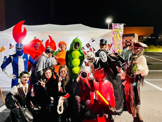 昨日のハロウィンイベント。
商工会青年部主催の手作り感満載、こぢんまりとしたイベントです。
地元・精華町ににぎわいを作りたい。子供たちに、このおっちゃんたち、なんかおもろい！って思わせたい。そんな想いが詰まったイベントです。
精華町商工会青年部、お見知り置きを。

ちなみに全力でカニやりました🦀

#まるよし建築
#まるよしリノベ

#古民家リノベーション

#精華町
#精華町の大工
#精華町の工務店
#精華町リノベーション
#リフォーム#木造
#地域密着
#同志社#同志社大卒大工

#501xx1955
#501xx
#japan
#vanagont3
#ヴァナゴン

#精華町商工会青年部
#精華町商工会青年部フォトコンテスト2024 
#精華町商工会青年部フォトコンテスト